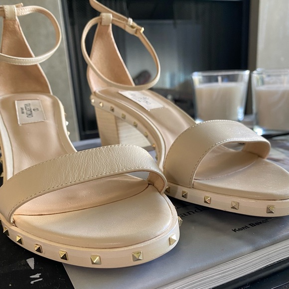 Valentino Sandals EUC - Picture 3 of 4